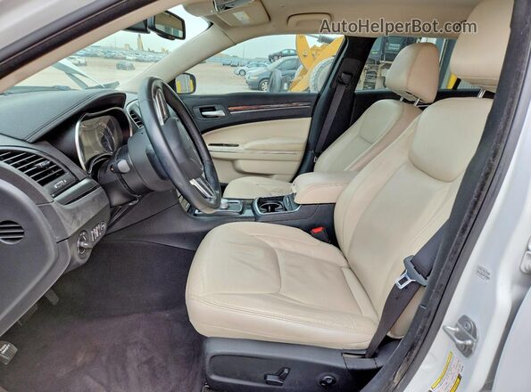2C3CCARG7HH567926 2017 CHRYSLER 300 White Vista interior delantera