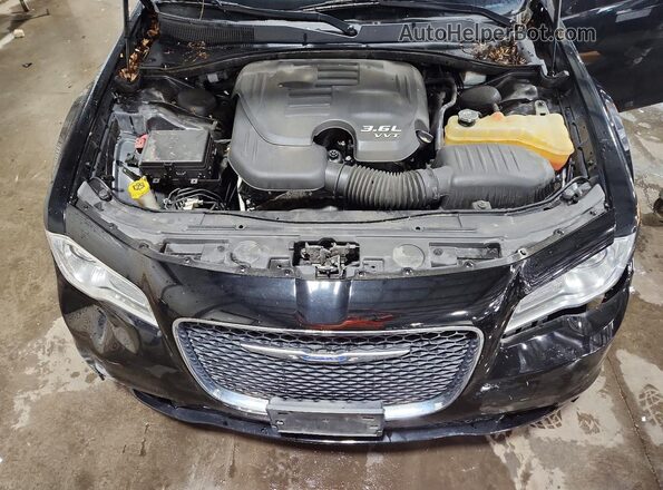 2C3CCARG7JH226760 2018 CHRYSLER 300 Black უკანა სალონის ხედი