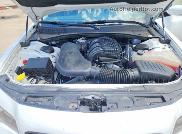 2C3CCASG1PH707266 2023 CHRYSLER 300 White Widok wnętrza z tyłu