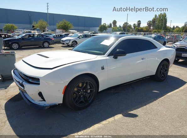 2C3CDAMP4TR219847 2026 DODGE CHARGER White წინა მარცხენა ხედი სამი მეოთხედიდან