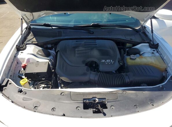 2C3CDXBG1KH720060 2019 DODGE CHARGER White Widok wnętrza z tyłu