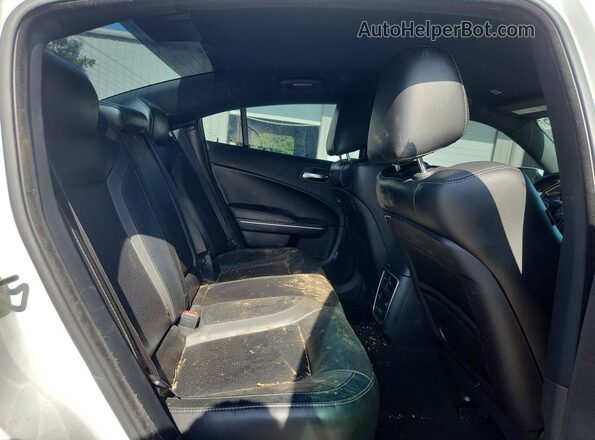 2C3CDXBG3KH752900 2019 DODGE CHARGER White Widok tylnych siedzeń
