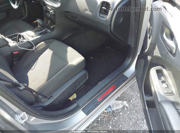 2C3CDXBG6GH310300 2016 DODGE CHARGER Серебряный Вид салона спереди