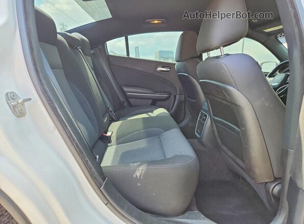 2C3CDXBG8HH537697 2017 DODGE CHARGER White Widok tylnych siedzeń