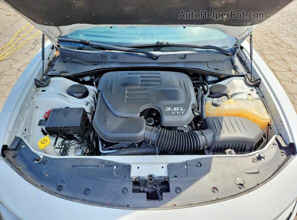 2C3CDXBG8HH537697 2017 DODGE CHARGER White Widok wnętrza z tyłu