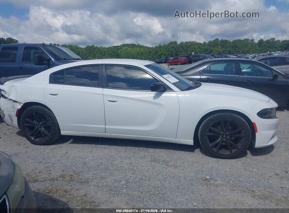 2C3CDXBG9JH187079 2018 DODGE CHARGER White Вид задньої частини салону