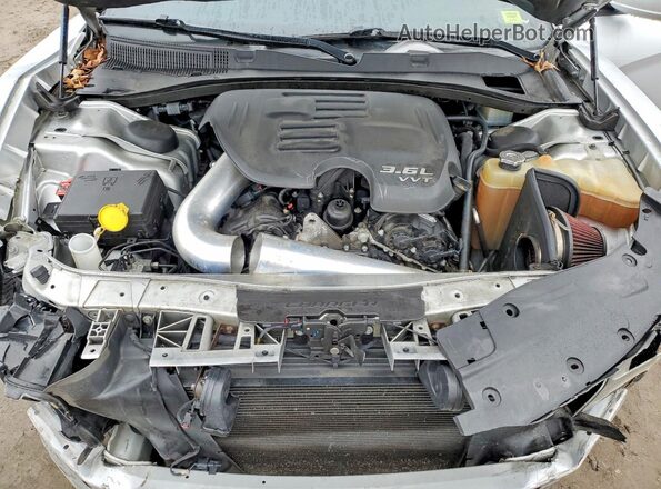 2C3CDXBG9KH720615 2019 DODGE CHARGER Silver Rear interior view