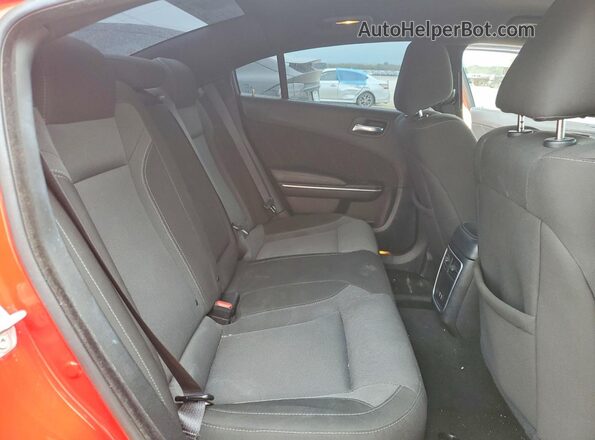 2C3CDXBG9NH200757 2022 DODGE CHARGER Red Widok tylnych siedzeń