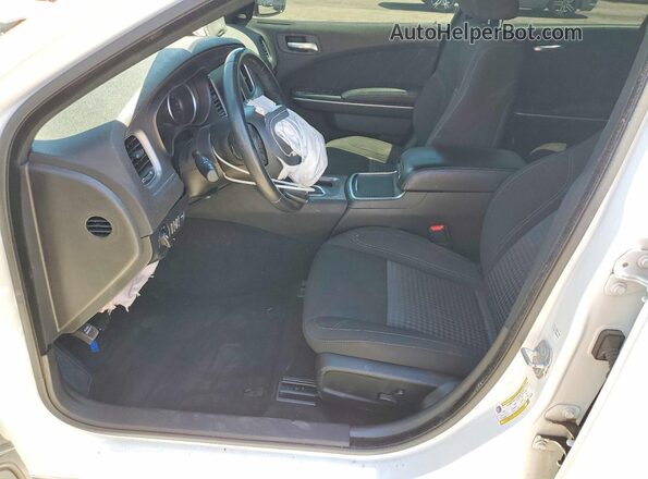 2C3CDXBG9PH504898 2023 DODGE CHARGER White Widok wnętrza z przodu