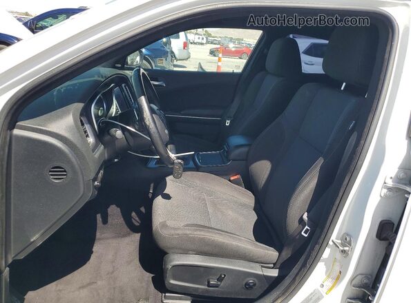 2C3CDXCT3HH551356 2017 DODGE CHARGER Белый Вид салона спереди