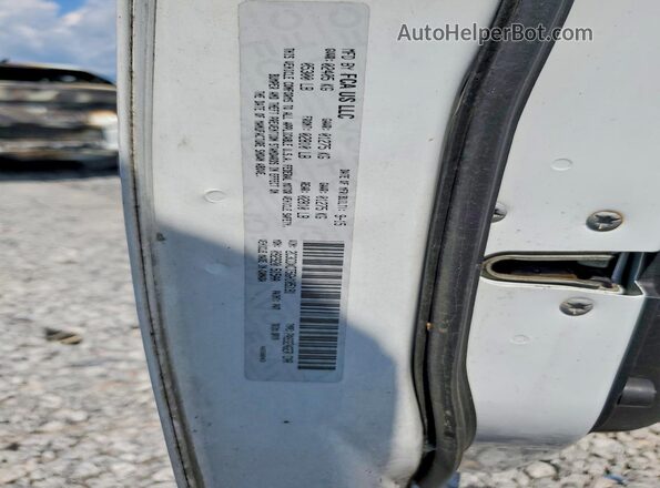 2C3CDXCT5GH105191 2016 DODGE CHARGER White Engine compartment view