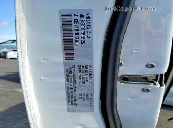 2C3CDXCT5PH581232 2023 DODGE CHARGER White Widok komory silnika