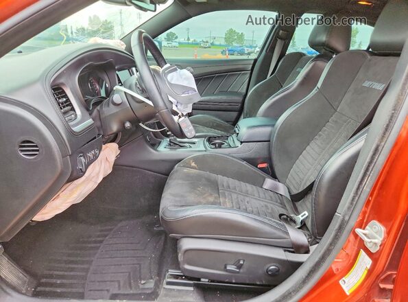2C3CDXCT7PH681705 2023 DODGE CHARGER Оранжевый Вид салона спереди