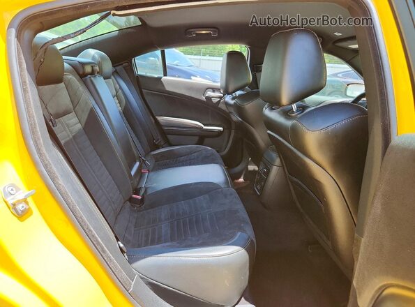 2C3CDXCT9HH544492 2017 DODGE CHARGER Желтый Вид задних сидений
