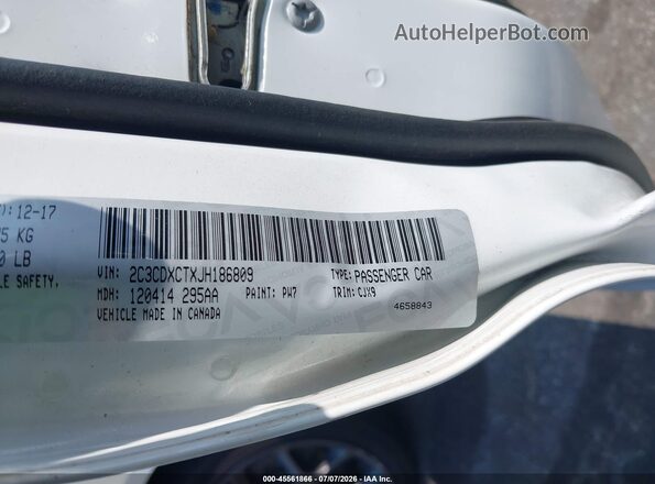 2C3CDXCTXJH186809 2018 DODGE CHARGER White Widok komory silnika