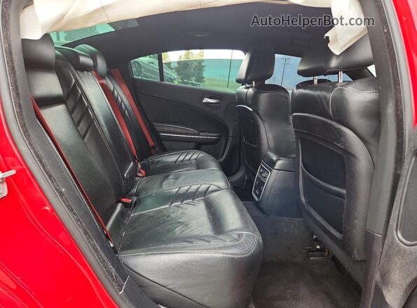 2C3CDXEJ1GH163049 2016 DODGE CHARGER Red Widok tylnych siedzeń