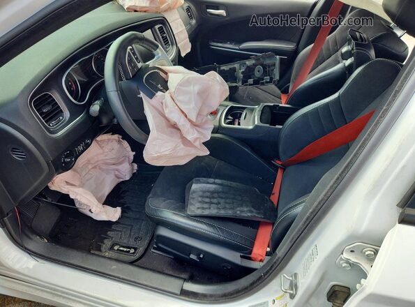 2C3CDXEJ1GH301852 2016 DODGE CHARGER Белый Вид салона спереди