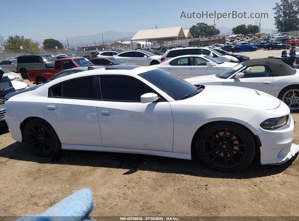 2C3CDXGJ4NH179658 2022 DODGE CHARGER White Widok wnętrza z tyłu