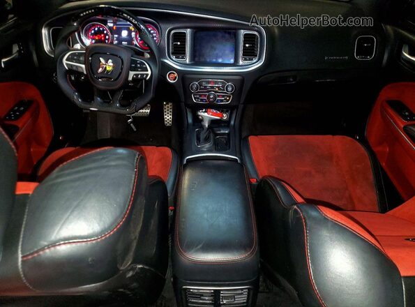 2C3CDXGJ5HH559452 2017 DODGE CHARGER Red Widok deski rozdzielczej