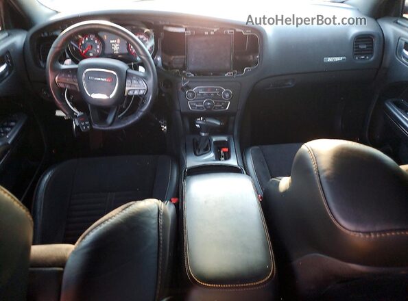 2C3CDXGJ7HH629713 2017 DODGE CHARGER Red Widok deski rozdzielczej