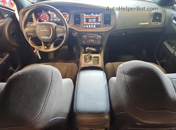 2C3CDXHG2PH611640 2023 DODGE CHARGER Красный Вид панели приборов