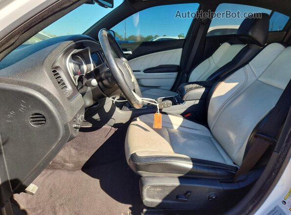 2C3CDXHG4JH119814 2018 DODGE CHARGER White Вид салону спереду