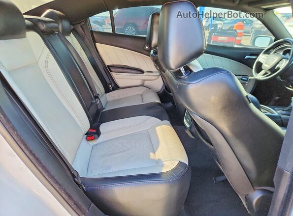 2C3CDXHG4JH119814 2018 DODGE CHARGER White Вид задніх сидінь