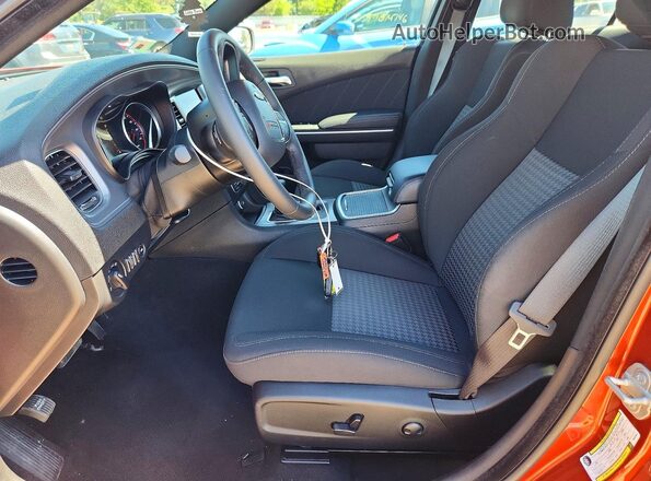 2C3CDXHG4PH642646 2023 DODGE CHARGER Orange წინა სალონის ხედი