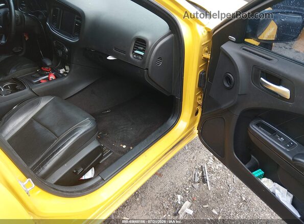2C3CDXHG6HH666643 2017 DODGE CHARGER Yellow Front interior view