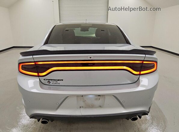 2C3CDXHG7NH183299 2022 DODGE CHARGER Серебряный Вид сзади