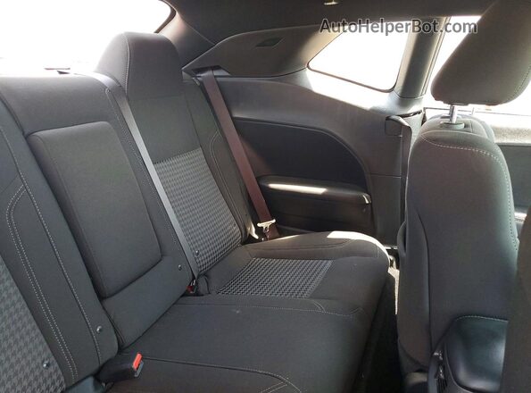 2C3CDZAG0NH215094 2022 DODGE CHALLENGER Red Vista de los asientos traseros