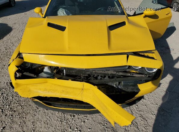 2C3CDZAG1JH305106 2018 DODGE CHALLENGER Yellow Rear interior view