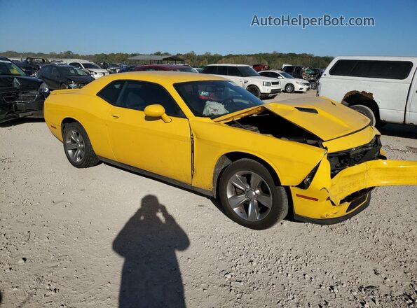 2C3CDZAG1JH305106 2018 DODGE CHALLENGER Yellow Front right