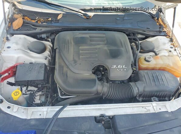 2C3CDZAG1JH331334 2018 DODGE CHALLENGER White უკანა სალონის ხედი