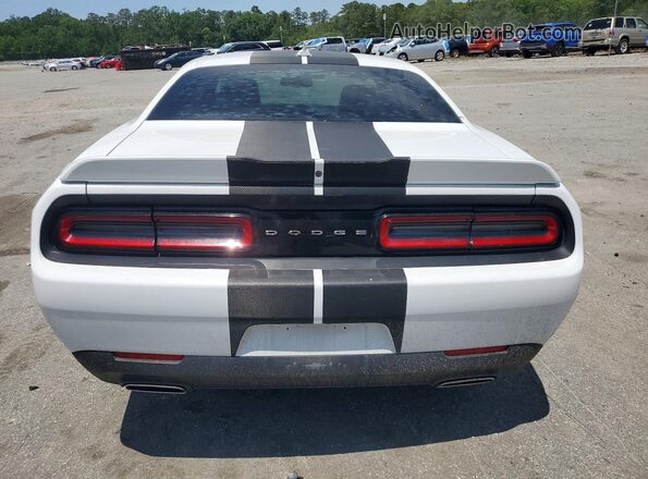 2C3CDZAG1JH331334 2018 DODGE CHALLENGER White უკანა ხედი