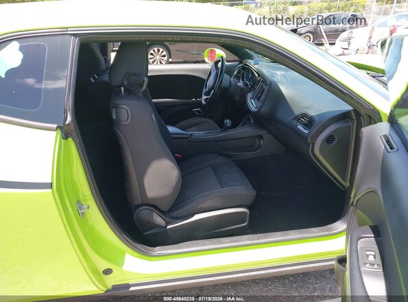 2C3CDZAG2KH629750 2019 DODGE CHALLENGER Green Вид салону спереду