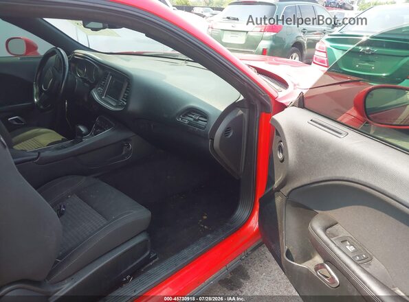 2C3CDZAG3JH315944 2018 DODGE CHALLENGER Red Widok wnętrza z przodu