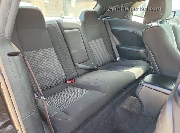 2C3CDZAG4GH145425 2016 DODGE CHALLENGER Black Widok tylnych siedzeń