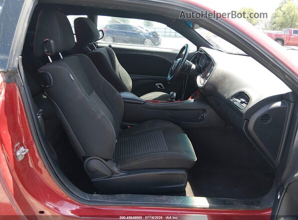 2C3CDZAG5GH256582 2016 DODGE CHALLENGER Red Widok wnętrza z przodu
