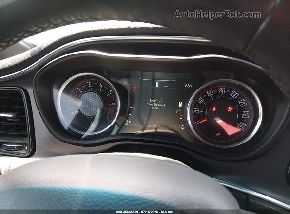 2C3CDZAG5GH256582 2016 DODGE CHALLENGER Red Widok tylnych siedzeń
