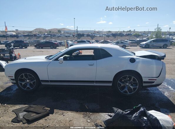 2C3CDZAG6GH336408 2016 DODGE CHALLENGER White Widok wnętrza z tyłu