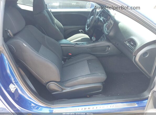 2C3CDZAG6JH255478 2018 DODGE CHALLENGER Синий Вид салона спереди