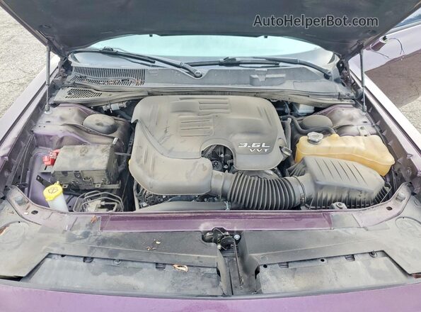 2C3CDZAG6LH235637 2020 DODGE CHALLENGER Фиолетовый Вид задней части салона