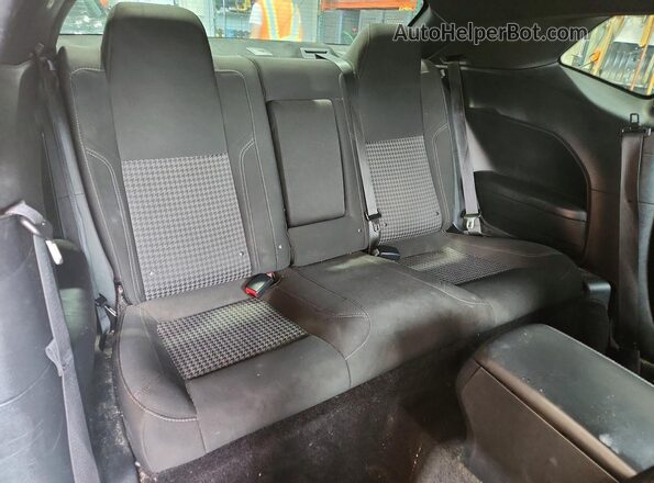 2C3CDZAG8GH184423 2016 DODGE CHALLENGER White Vista de los asientos traseros