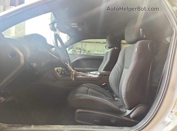 2C3CDZAG8GH184423 2016 DODGE CHALLENGER White Vista interior delantera