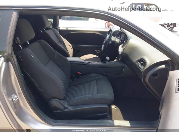 2C3CDZAG9GH166237 2016 DODGE CHALLENGER Silver Vista interior delantera