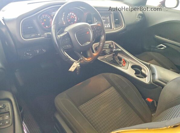 2C3CDZAG9MH564642 2021 DODGE CHALLENGER Фиолетовый Вид панели приборов