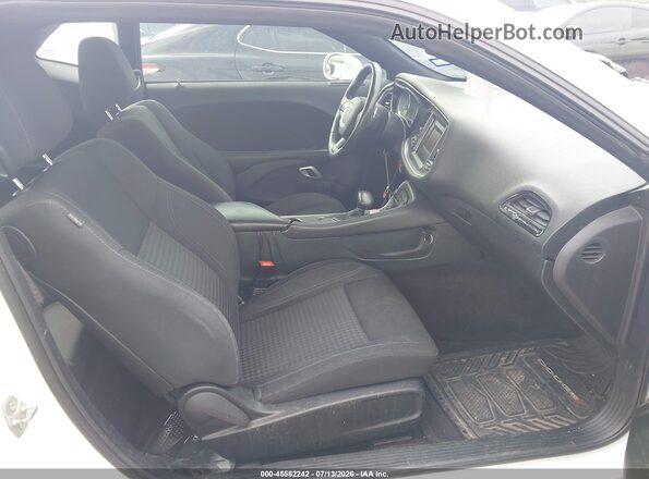 2C3CDZBT2HH652014 2017 DODGE CHALLENGER White Front interior view