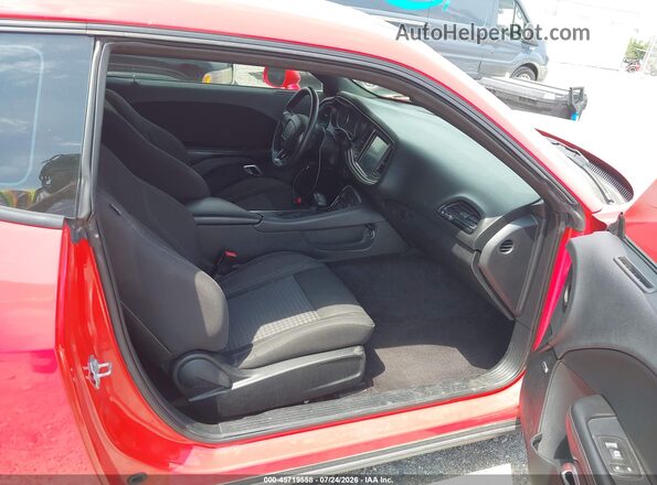 2C3CDZBT4HH656484 2017 DODGE CHALLENGER Red Вид салону спереду