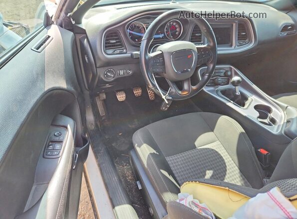 2C3CDZBT4KH751893 2019 DODGE CHALLENGER Белый Вид панели приборов